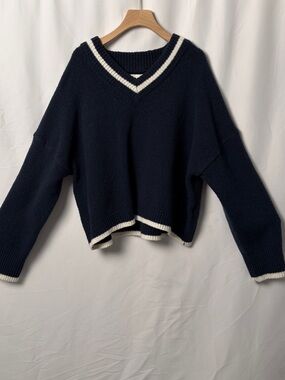 Abercrombie & Fitch Cropped V-Neck Sweater Navy White Trim Relaxed Fit